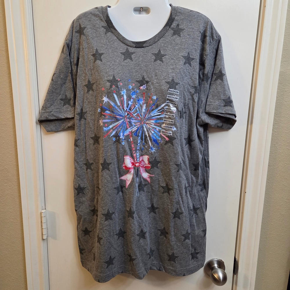 Deadwood South Boutique Fireworks Graphic Tee Gray Star Print T-Shirt Medium NWT